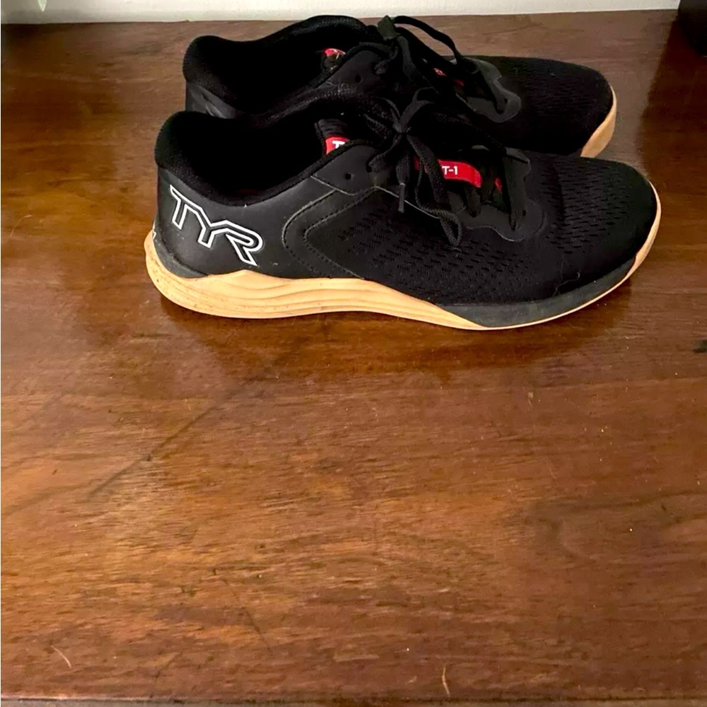 TYR CXT-1 Men’s size 9 like new